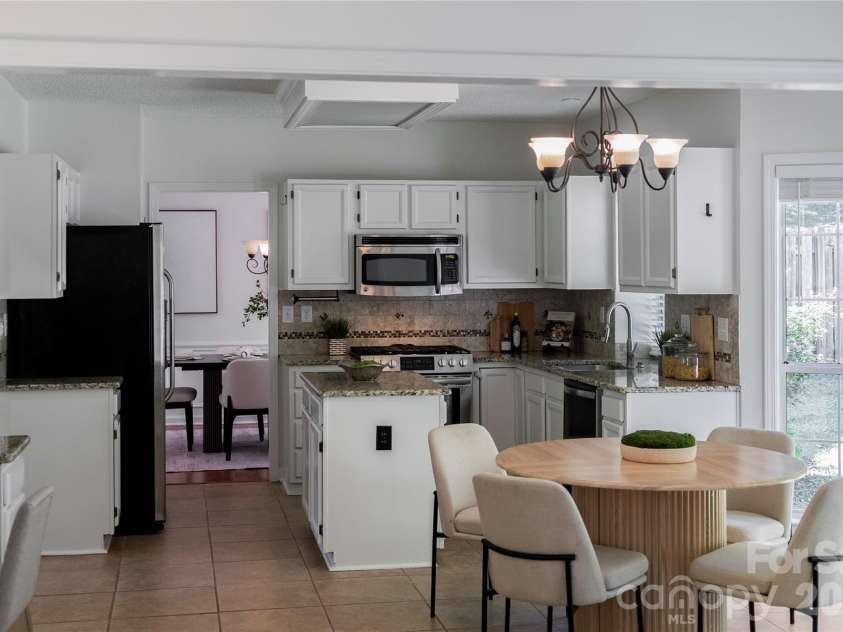 4138 Beauvista Drive, Charlotte, NC 28269.  MLS# CAR4433728, YatesRealty ID 56965. 