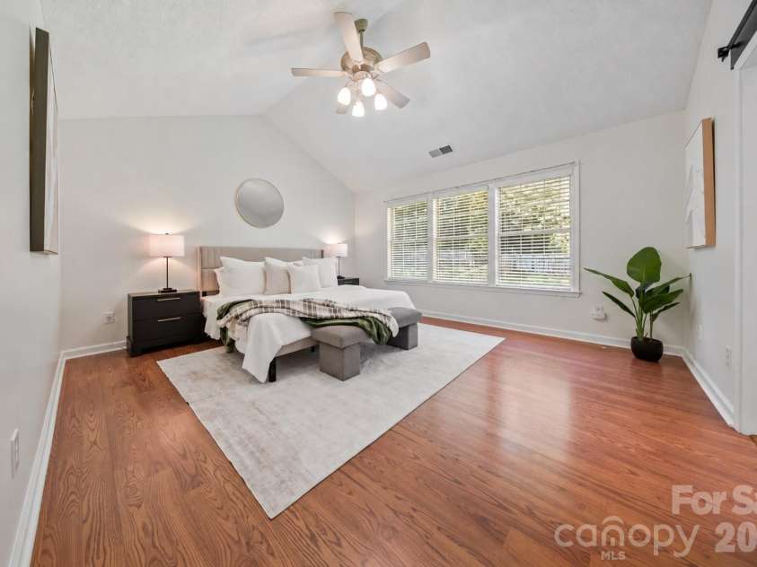 4138 Beauvista Drive, Charlotte, NC 28269.  MLS# CAR4433728, YatesRealty ID 56965. 