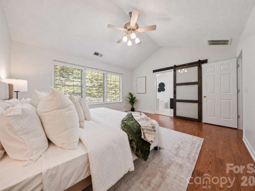 4138 Beauvista Drive, Charlotte, NC 28269.  MLS# CAR4433728, YatesRealty ID 56965. 