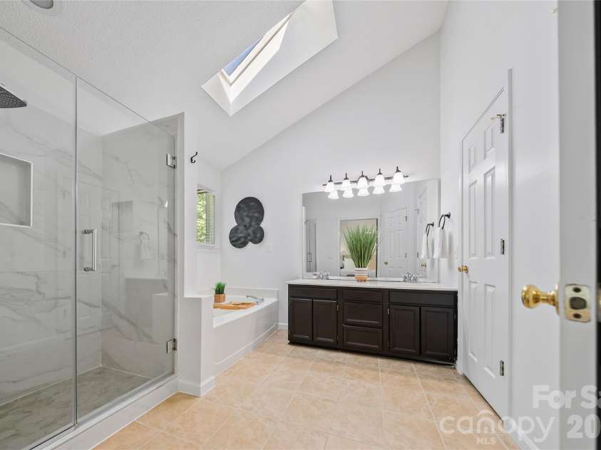 4138 Beauvista Drive, Charlotte, NC 28269.  MLS# CAR4433728, YatesRealty ID 56965. 