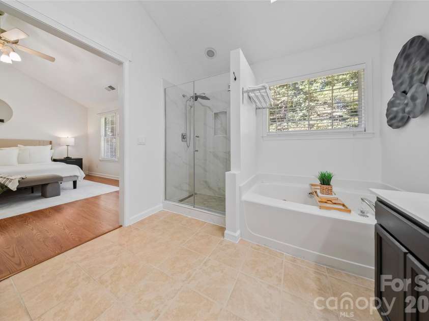 4138 Beauvista Drive, Charlotte, NC 28269.  MLS# CAR4433728, YatesRealty ID 56965. 