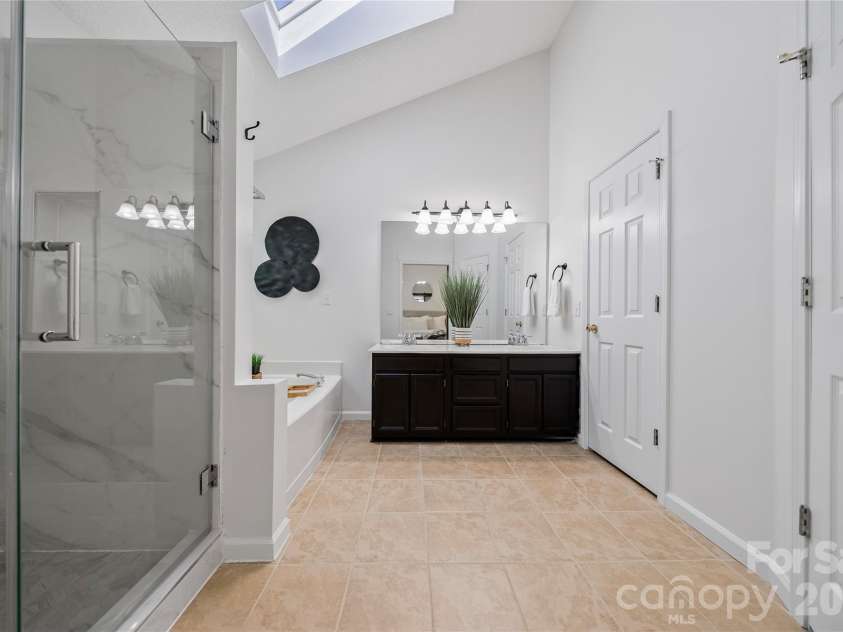 4138 Beauvista Drive, Charlotte, NC 28269.  MLS# CAR4433728, YatesRealty ID 56965. 
