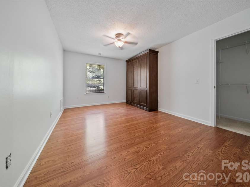4138 Beauvista Drive, Charlotte, NC 28269.  MLS# CAR4433728, YatesRealty ID 56965. 