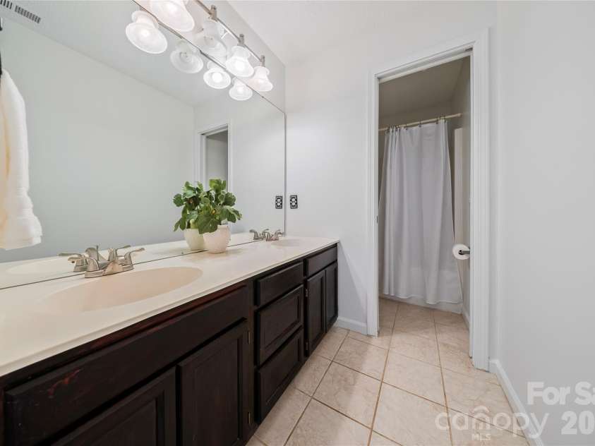 4138 Beauvista Drive, Charlotte, NC 28269.  MLS# CAR4433728, YatesRealty ID 56965. 