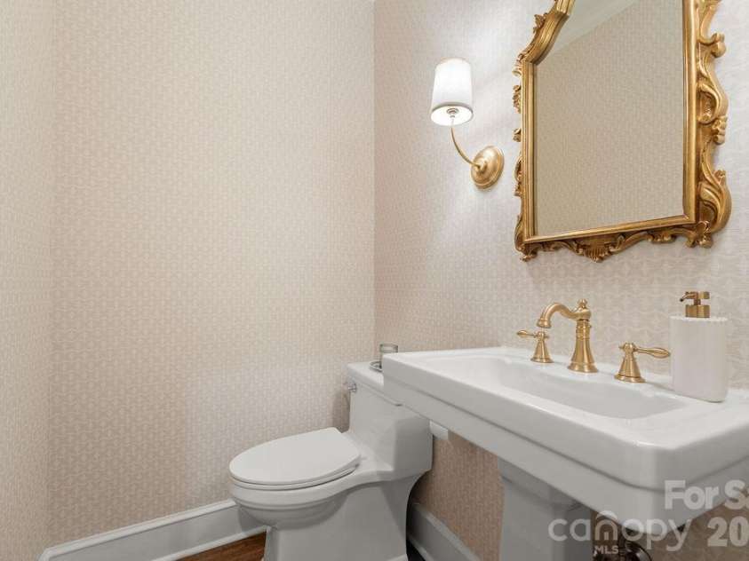 5050 Kimblewyck Lane, Charlotte, NC 28226.  MLS# CAR4433578, YatesRealty ID 56967. 