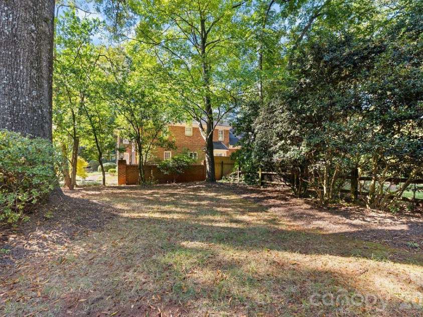5050 Kimblewyck Lane, Charlotte, NC 28226.  MLS# CAR4433578, YatesRealty ID 56967. 