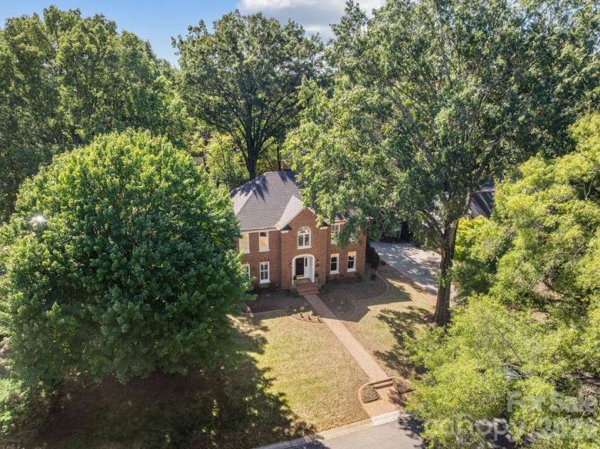 5050 Kimblewyck Lane, Charlotte, NC 28226.  MLS# CAR4433578, YatesRealty ID 56967. 