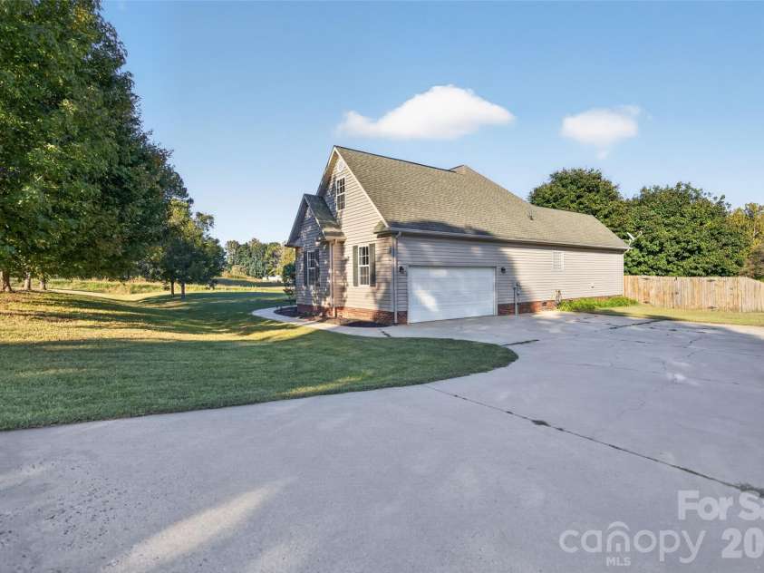 125 Round Tuit Lane, Mt Ulla, NC 28125.  MLS# CAR4433640, YatesRealty ID 56968. 
