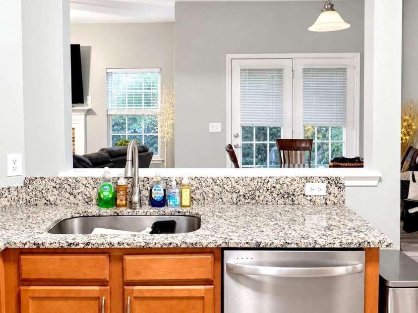 964 Sundance Drive, Gastonia, NC 28054.  MLS# CAR4433643, YatesRealty ID 56969. 
