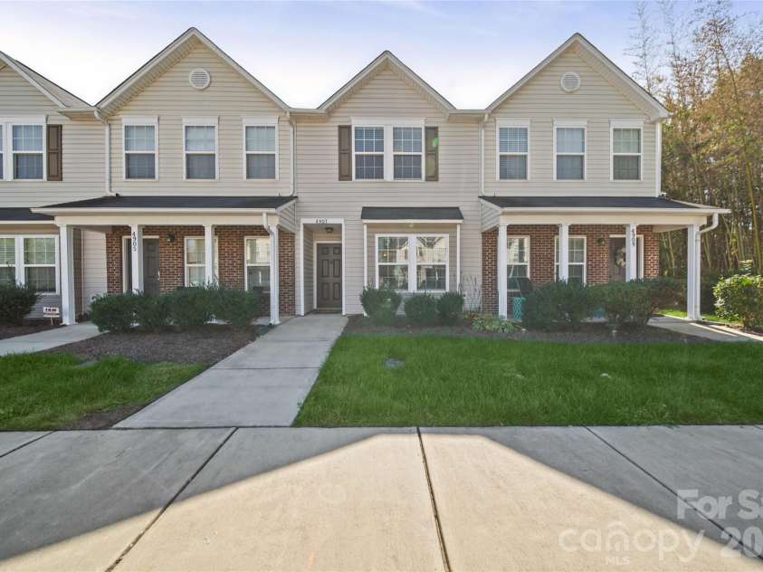 4907 Potter Road, Matthews, NC 28104.  MLS# CAR4433686, YatesRealty ID 56970. 