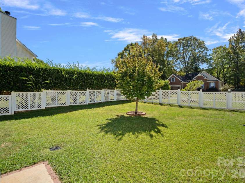 8004 Rachel Court, Waxhaw, NC 28173.  MLS# CAR4433467, YatesRealty ID 56972. 