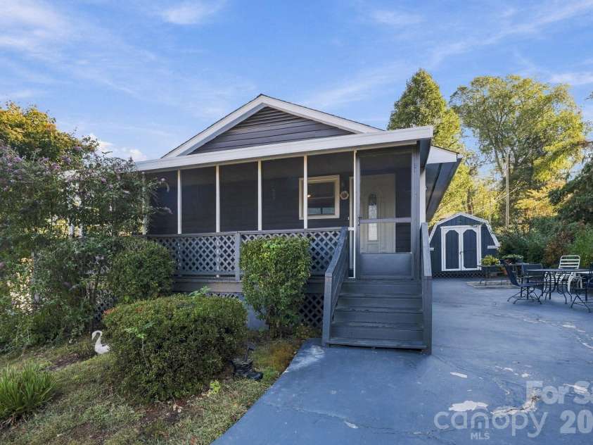 1 Martin Luther King Jr Drive, Asheville, NC 28801.  MLS# CAR4433491, YatesRealty ID 56974. 