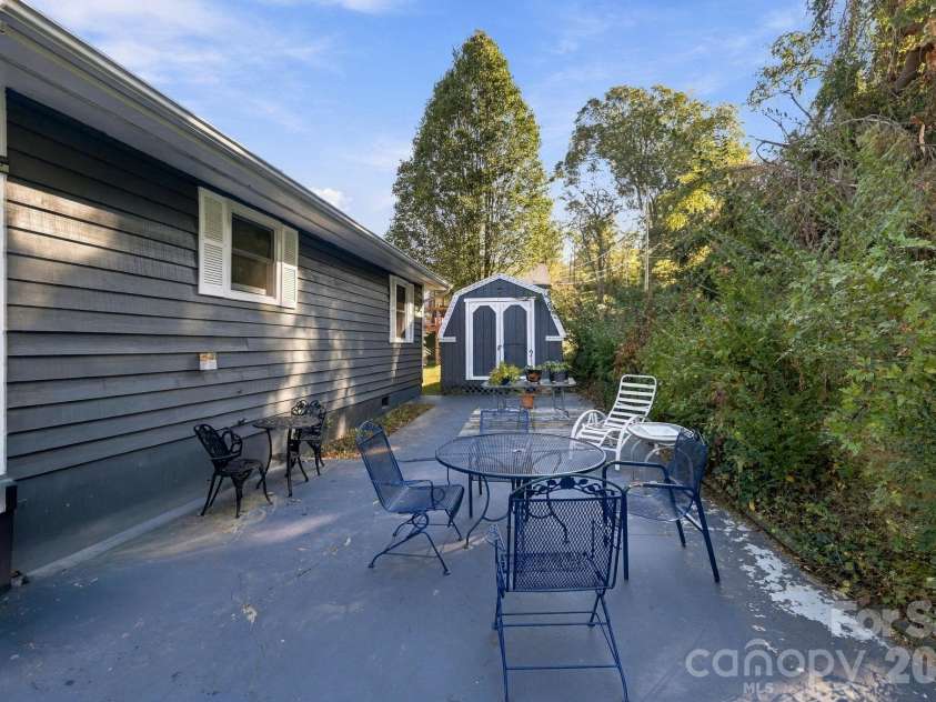 1 Martin Luther King Jr Drive, Asheville, NC 28801.  MLS# CAR4433491, YatesRealty ID 56974. 