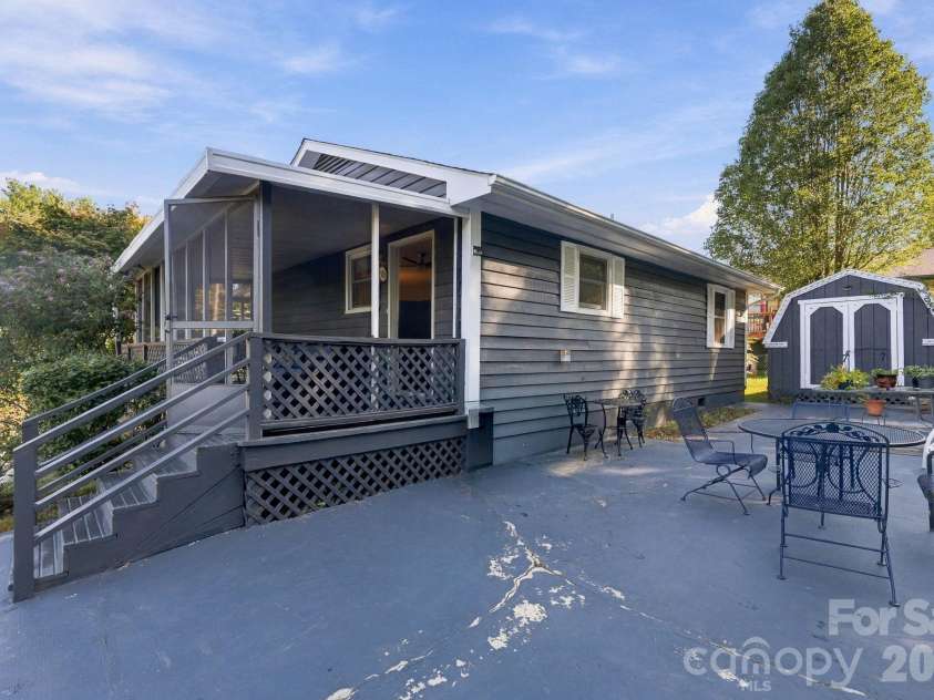 1 Martin Luther King Jr Drive, Asheville, NC 28801.  MLS# CAR4433491, YatesRealty ID 56974. 