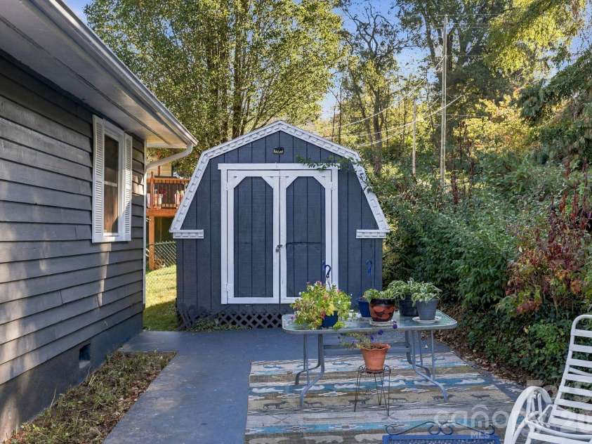 1 Martin Luther King Jr Drive, Asheville, NC 28801.  MLS# CAR4433491, YatesRealty ID 56974. 