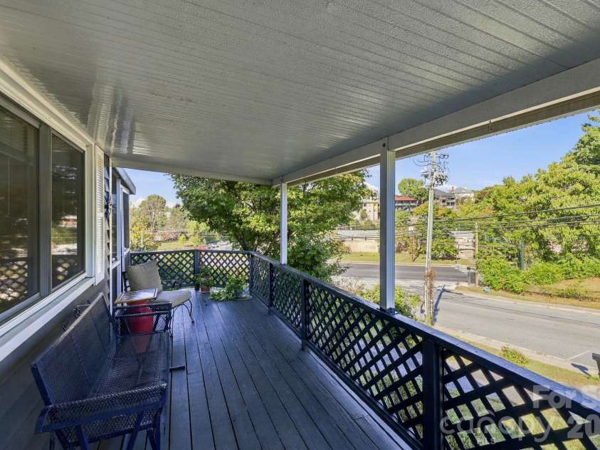 1 Martin Luther King Jr Drive, Asheville, NC 28801.  MLS# CAR4433491, YatesRealty ID 56974. 