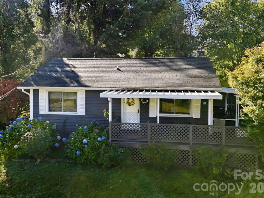 1 Martin Luther King Jr Drive, Asheville, NC 28801.  MLS# CAR4433491, YatesRealty ID 56974. 