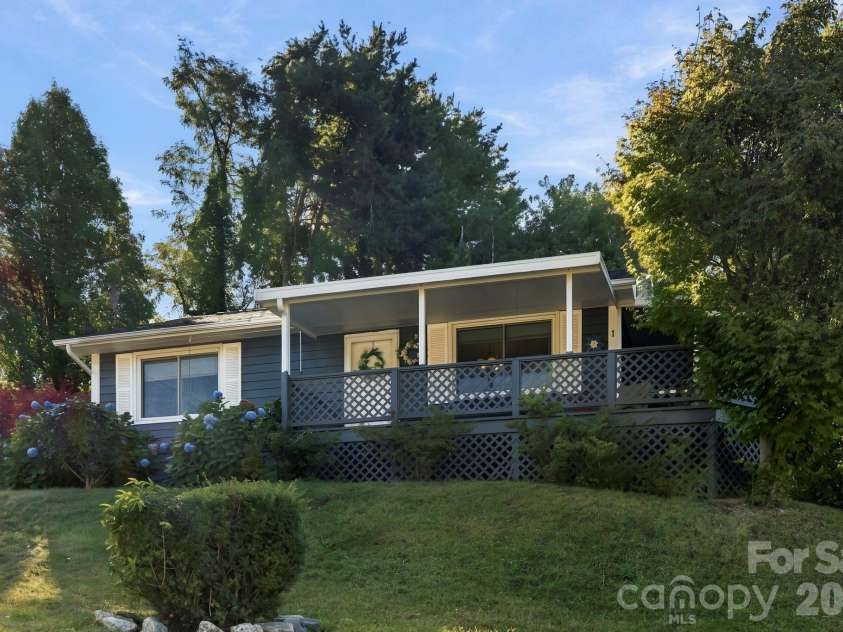 1 Martin Luther King Jr Drive, Asheville, NC 28801.  MLS# CAR4433491, YatesRealty ID 56974. 