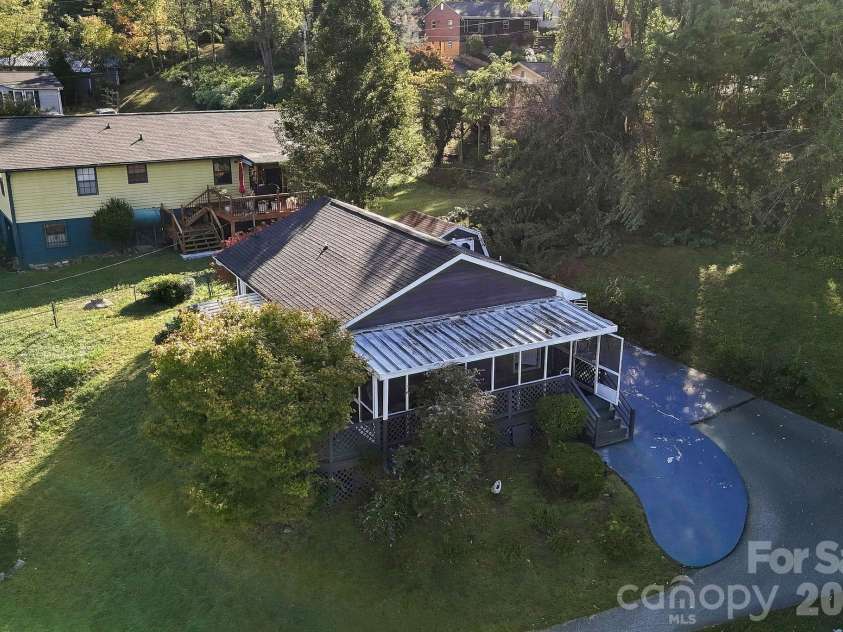 1 Martin Luther King Jr Drive, Asheville, NC 28801.  MLS# CAR4433491, YatesRealty ID 56974. 