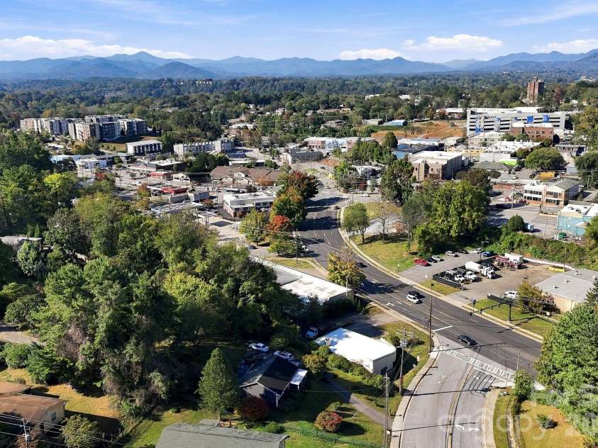 1 Martin Luther King Jr Drive, Asheville, NC 28801.  MLS# CAR4433491, YatesRealty ID 56974. 