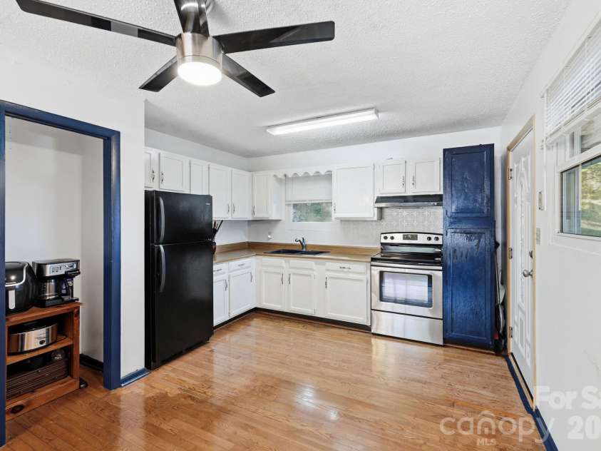 1 Martin Luther King Jr Drive, Asheville, NC 28801.  MLS# CAR4433491, YatesRealty ID 56974. 