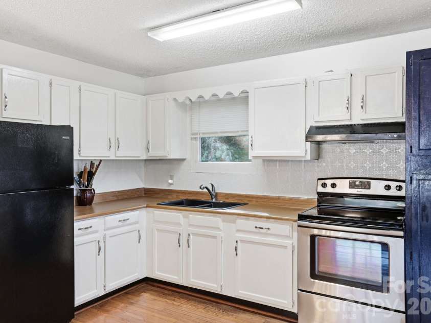 1 Martin Luther King Jr Drive, Asheville, NC 28801.  MLS# CAR4433491, YatesRealty ID 56974. 