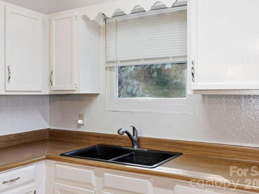 1 Martin Luther King Jr Drive, Asheville, NC 28801.  MLS# CAR4433491, YatesRealty ID 56974. 