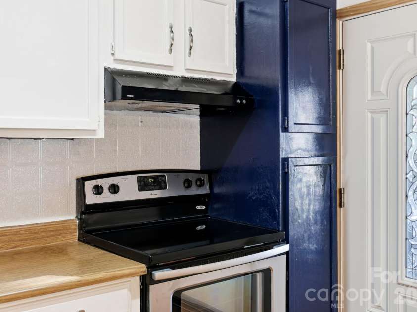 1 Martin Luther King Jr Drive, Asheville, NC 28801.  MLS# CAR4433491, YatesRealty ID 56974. 