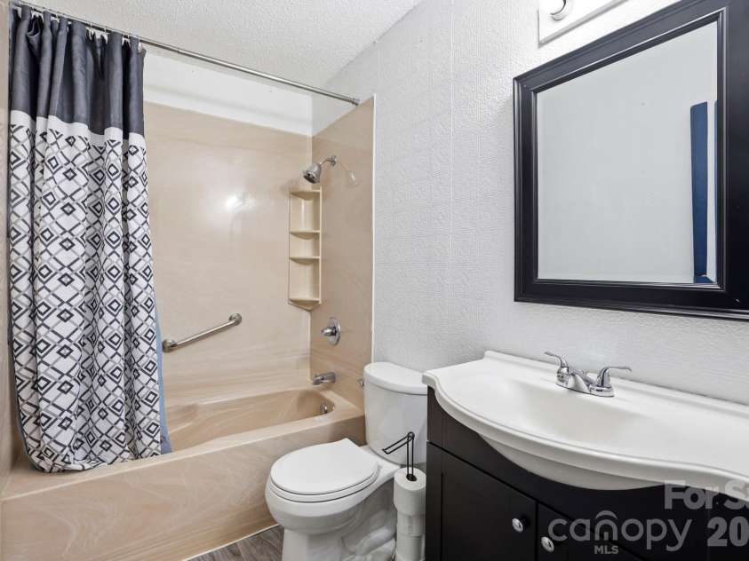 1 Martin Luther King Jr Drive, Asheville, NC 28801.  MLS# CAR4433491, YatesRealty ID 56974. 