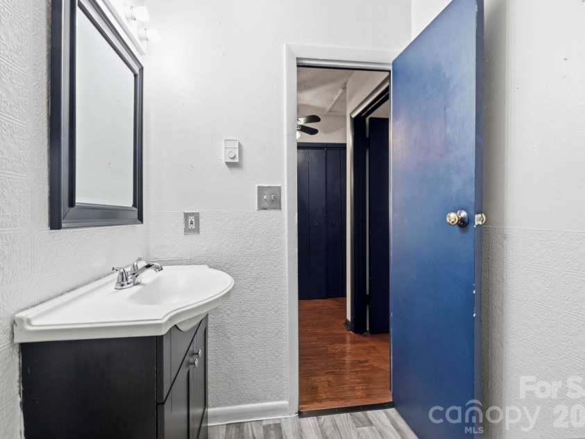 1 Martin Luther King Jr Drive, Asheville, NC 28801.  MLS# CAR4433491, YatesRealty ID 56974. 