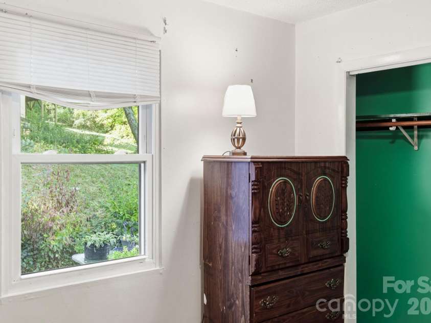 1 Martin Luther King Jr Drive, Asheville, NC 28801.  MLS# CAR4433491, YatesRealty ID 56974. 