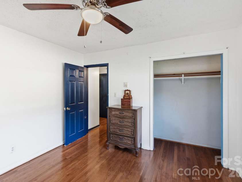 1 Martin Luther King Jr Drive, Asheville, NC 28801.  MLS# CAR4433491, YatesRealty ID 56974. 