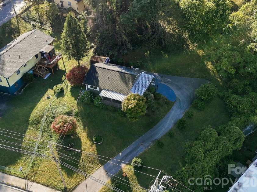 1 Martin Luther King Jr Drive, Asheville, NC 28801.  MLS# CAR4433491, YatesRealty ID 56974. 