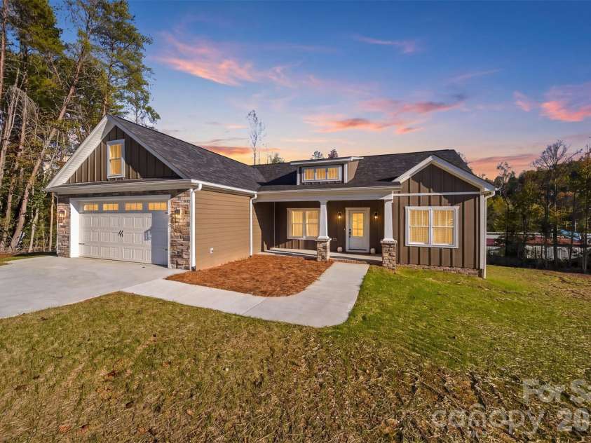 2151 Piper Ridge Drive, Lenoir, NC 28645.  MLS# CAR4433320, YatesRealty ID 56975. 