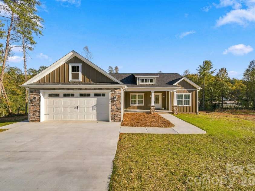 2151 Piper Ridge Drive, Lenoir, NC 28645.  MLS# CAR4433320, YatesRealty ID 56975. 
