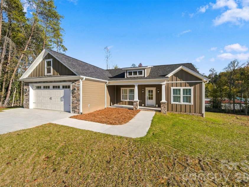 2151 Piper Ridge Drive, Lenoir, NC 28645.  MLS# CAR4433320, YatesRealty ID 56975. 