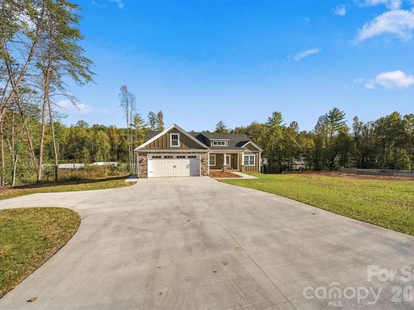 2151 Piper Ridge Drive, Lenoir, NC 28645.  MLS# CAR4433320, YatesRealty ID 56975. 
