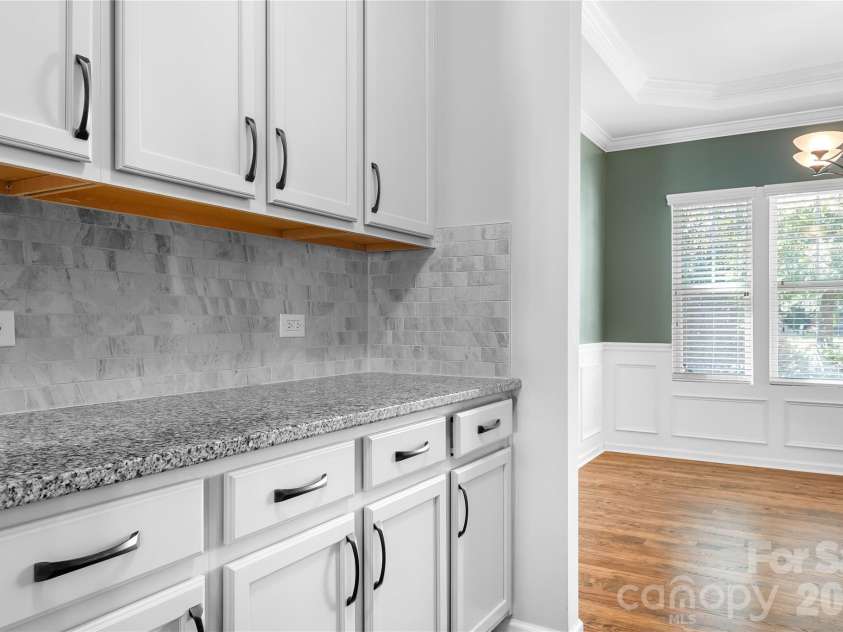 117 Abel Peterson Drive, Mount Holly, NC 28120.  MLS# CAR4433396, YatesRealty ID 56976. Butler's pantry