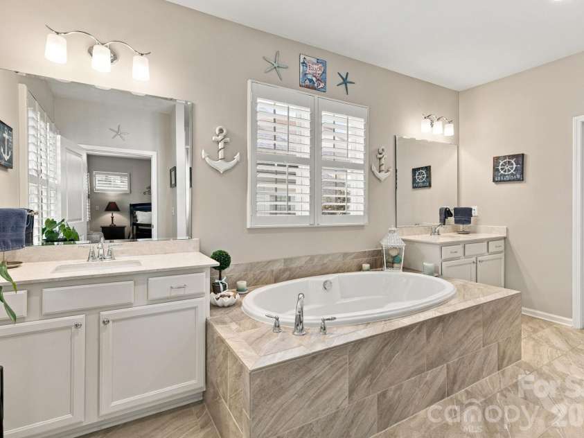 1816 Cedar Park Drive, Pineville, NC 28134.  MLS# CAR4433343, YatesRealty ID 56977. 