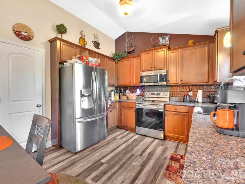 392 Lone Tree Lane, Clover, SC 29710.  MLS# CAR4433235, YatesRealty ID 56980. Kitchen