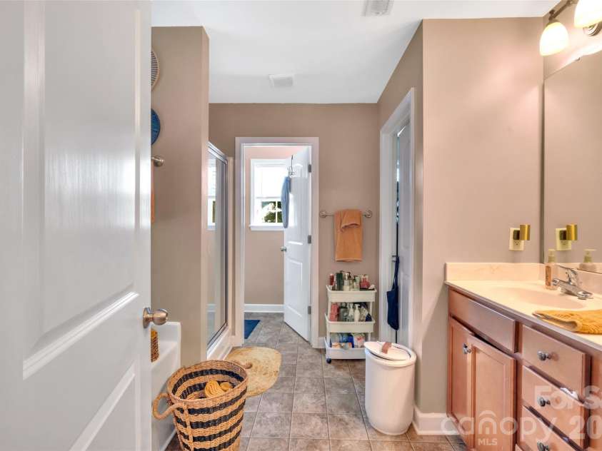 392 Lone Tree Lane, Clover, SC 29710.  MLS# CAR4433235, YatesRealty ID 56980. Primary Bath
