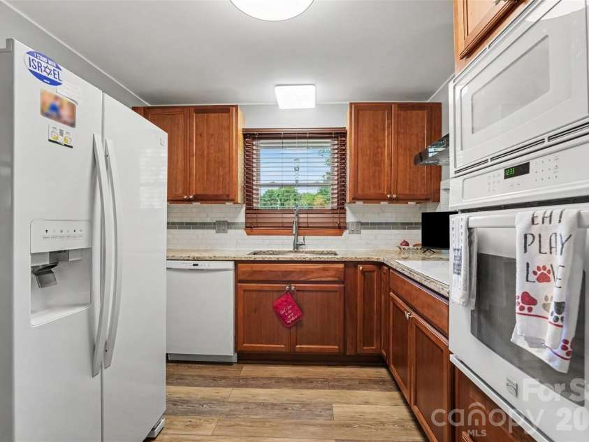 117 Oak Hill Lane, Statesville, NC 28625.  MLS# CAR4432753, YatesRealty ID 56983. Kitchen
