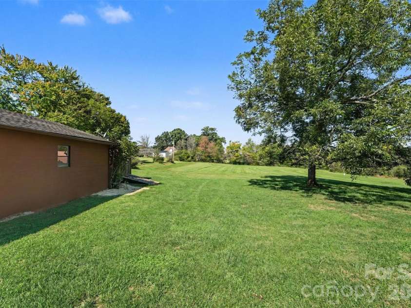 117 Oak Hill Lane, Statesville, NC 28625.  MLS# CAR4432753, YatesRealty ID 56983. Large back yard.