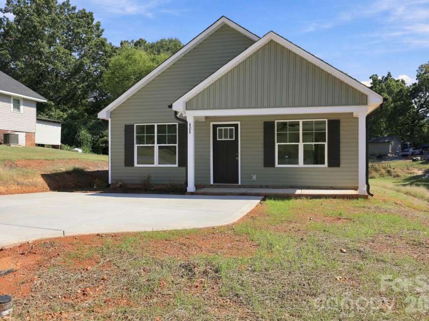 808 4th Street, Albemarle, NC 28001.  MLS# CAR4432385, YatesRealty ID 56988. 