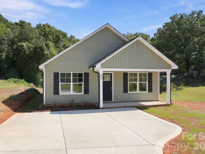 808 4th Street, Albemarle, NC 28001.  MLS# CAR4432385, YatesRealty ID 56988. 