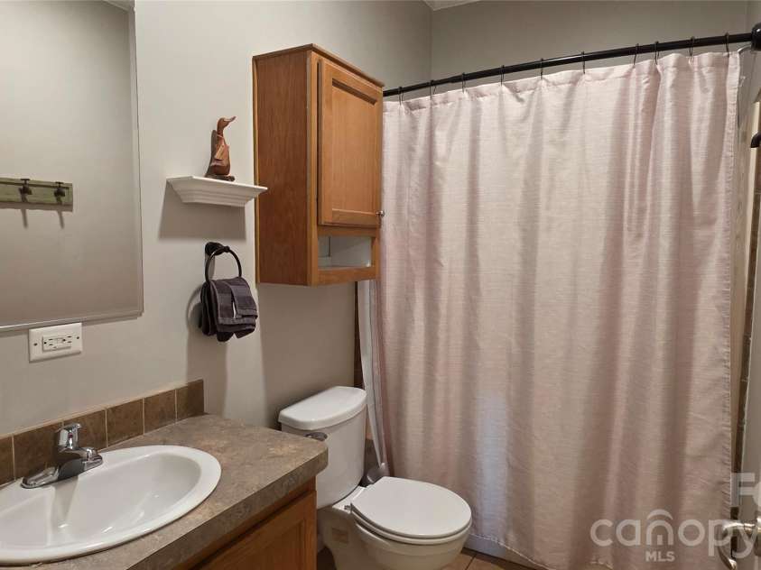 52 Enochs Way Way, Fletcher, NC 28732.  MLS# CAR4432358, YatesRealty ID 56989. 2nd Bathroom