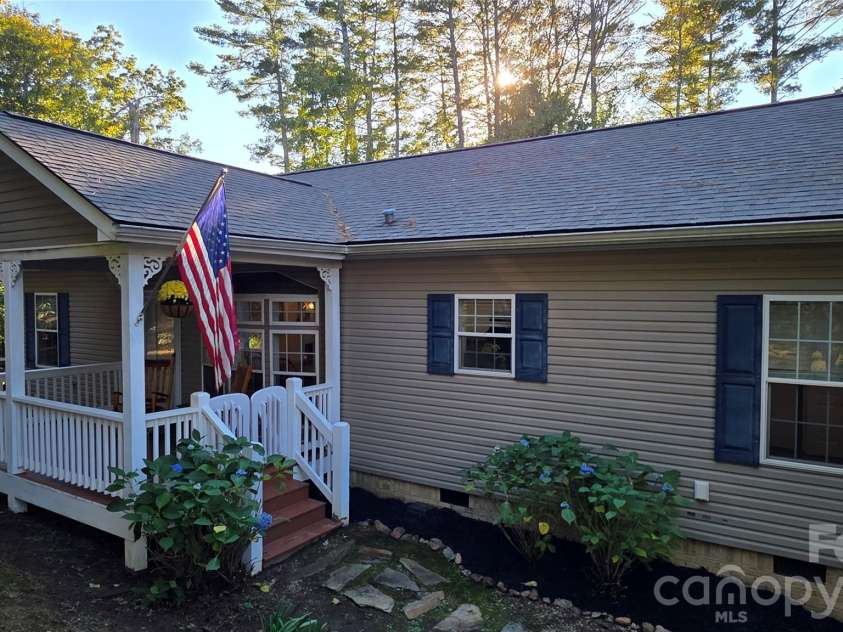 52 Enochs Way Way, Fletcher, NC 28732.  MLS# CAR4432358, YatesRealty ID 56989. Come and view this one, don't miss it.