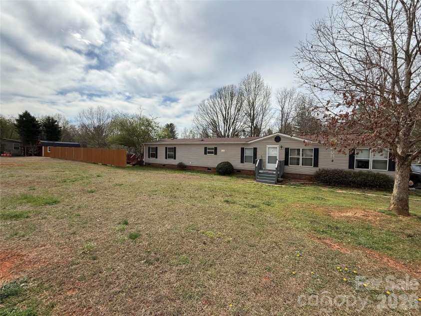 2423 Stones Throw Court, Lenoir, NC 28645.  MLS# CAR4333338, YatesRealty ID 5699. 