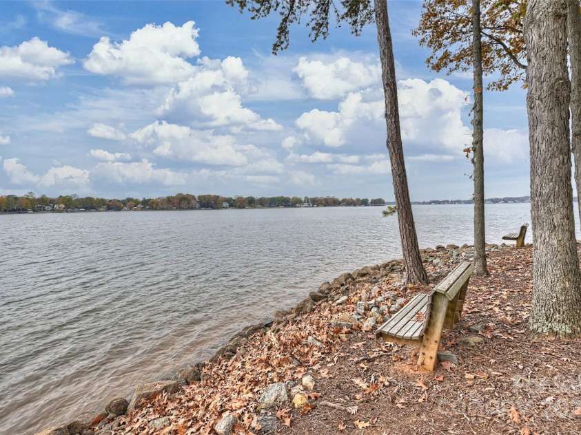 907 Southwest Drive, Davidson, NC 28036.  MLS# CAR4201884, YatesRealty ID 5699. 