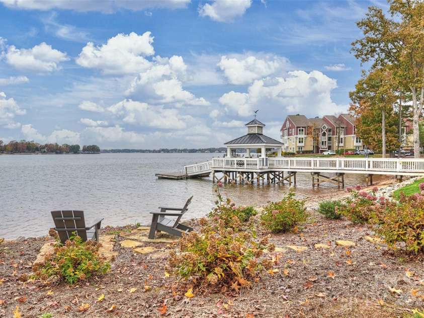 907 Southwest Drive, Davidson, NC 28036.  MLS# CAR4201884, YatesRealty ID 5699. 